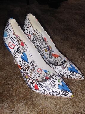 Pointed-Toe Graffiti Print Heels in White with Multicolor Accents